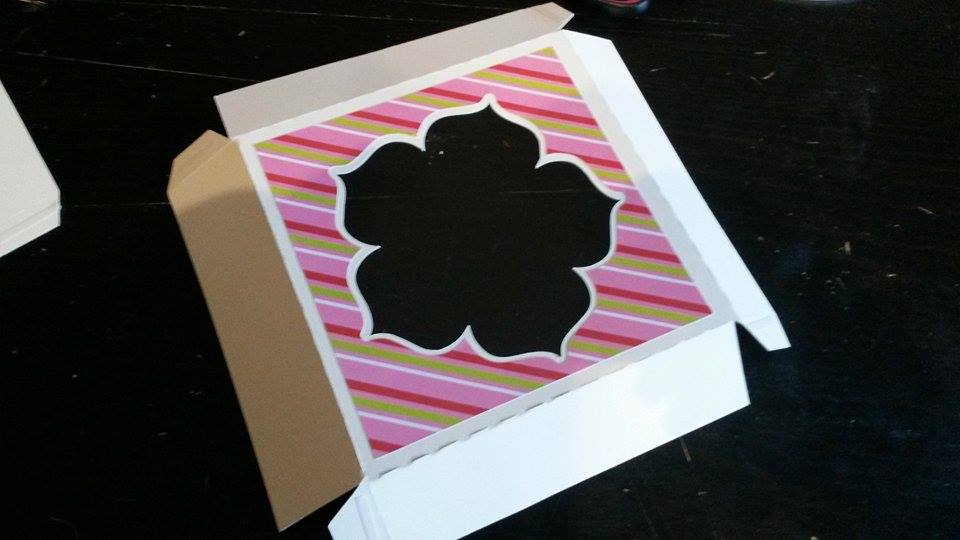 Mit dem Plotter ausgeschnittenes Papier