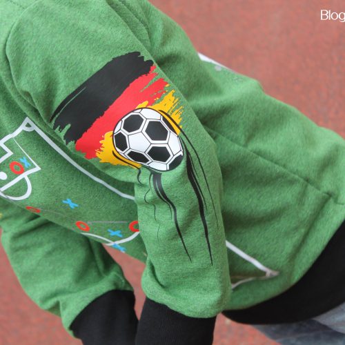 2 Beplottete Ärmel mit Fußballmotiv