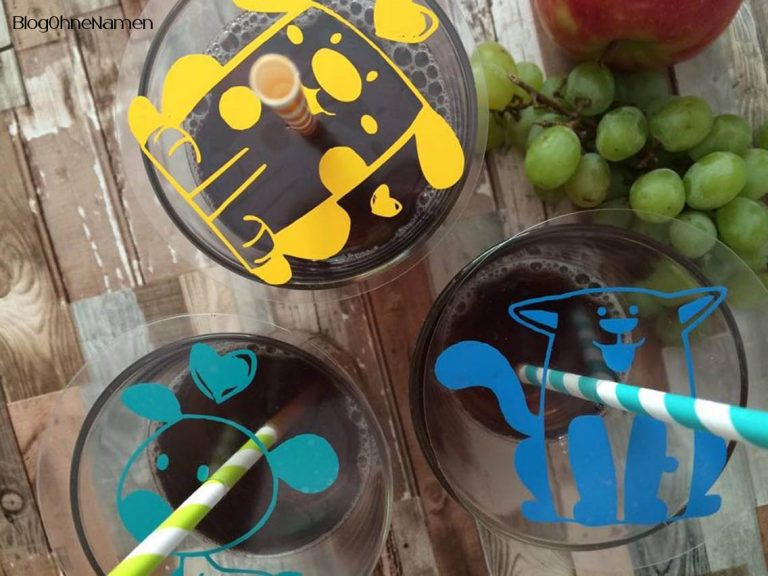 Glasabdeckung mit Strohhalm aus Folie