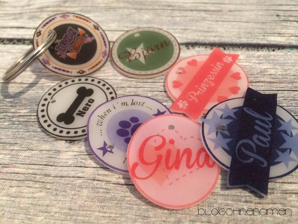 Hundemarken aus Schrumpffolie mit dem Plotter ausgeschnitten