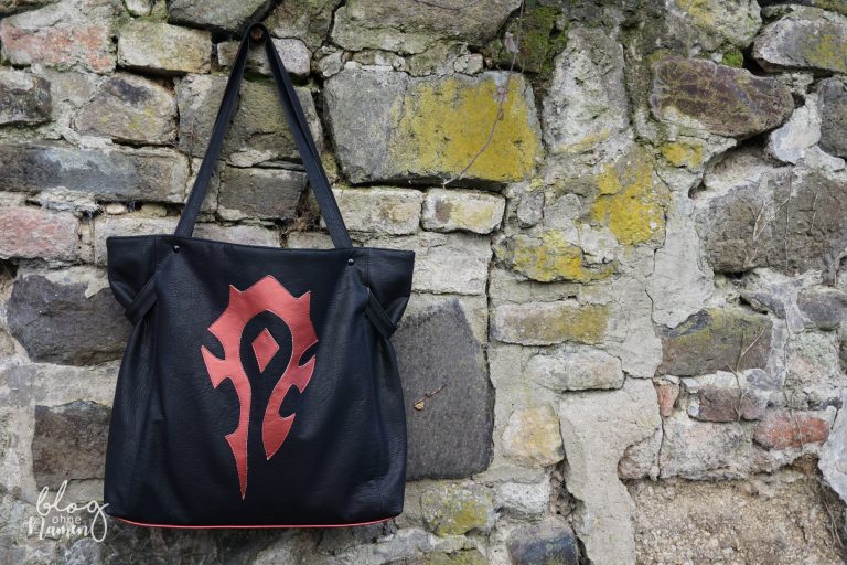CarryBag aus schwarzem Kunstleder mit World of Warcraft Symbol