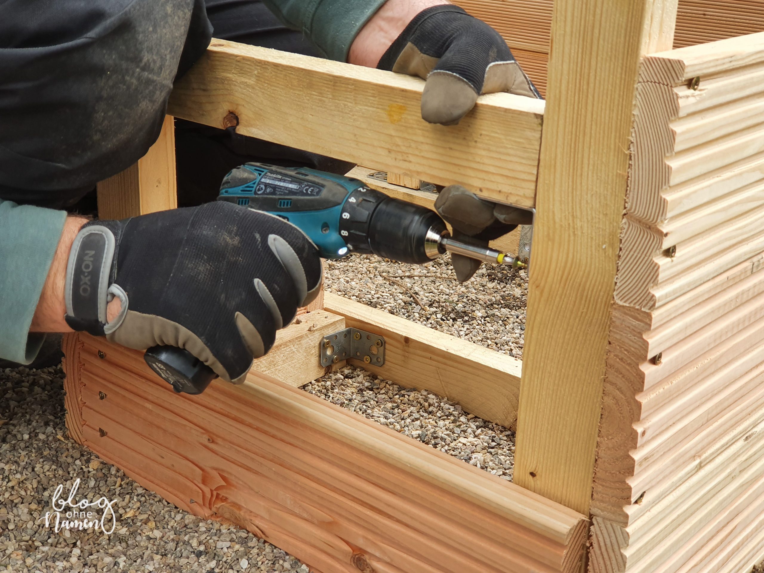 Gewächshaus aus alten Fenstern bauen - DIY Gartenidee (102 von 299)