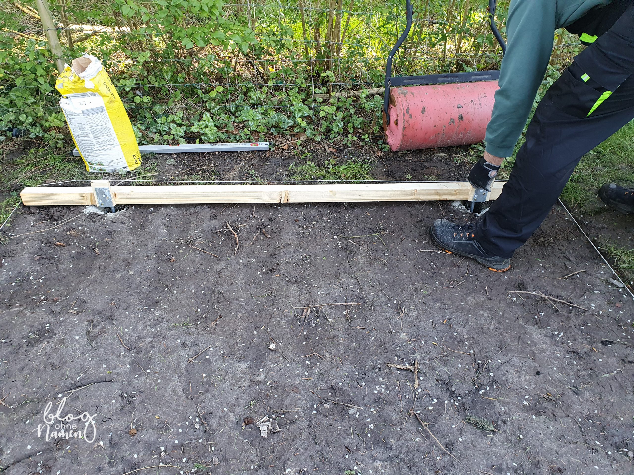 Gewächshaus aus alten Fenstern bauen - DIY Gartenidee (32 von 299)