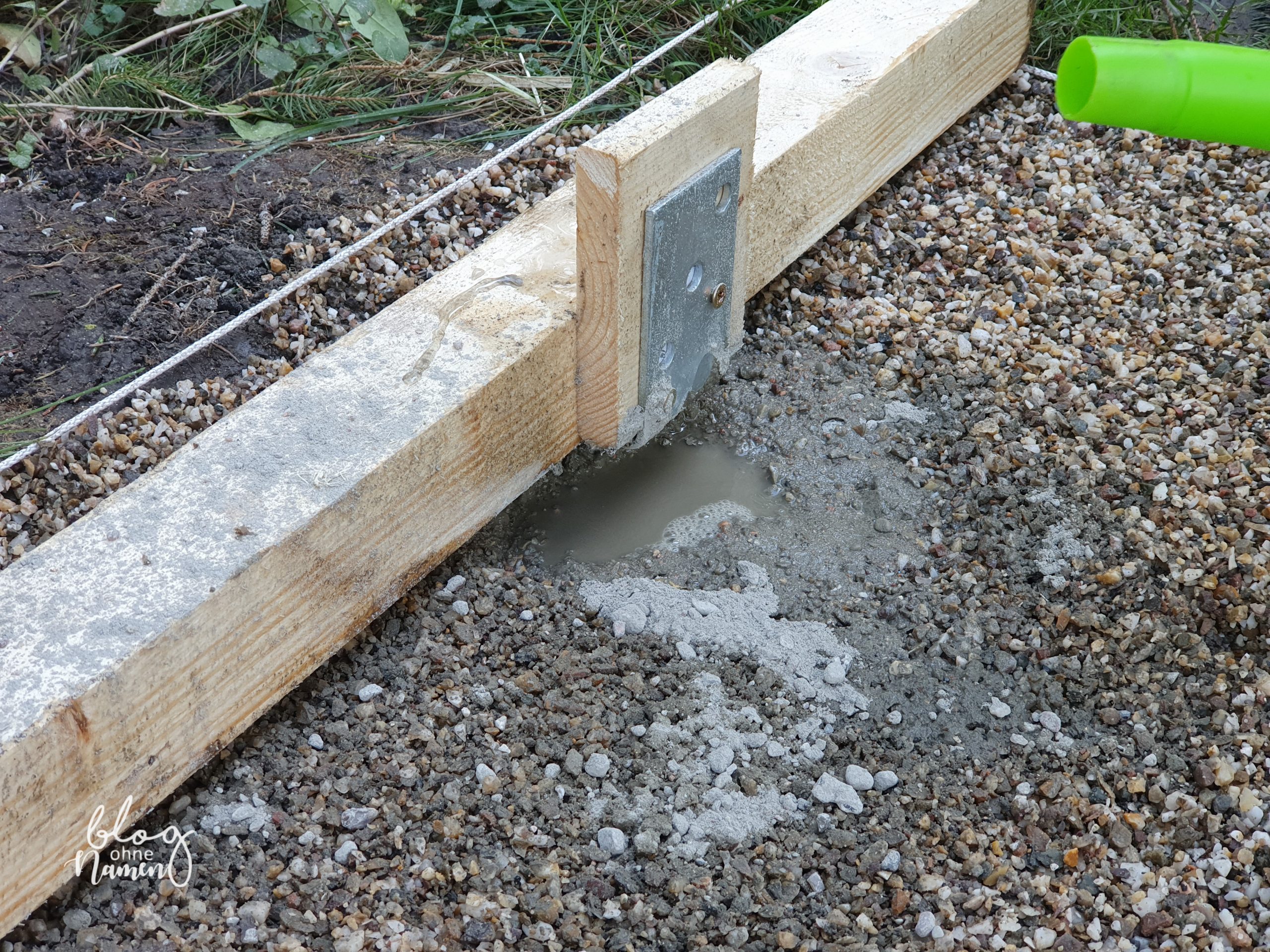 Gewächshaus aus alten Fenstern bauen - DIY Gartenidee (40 von 299)