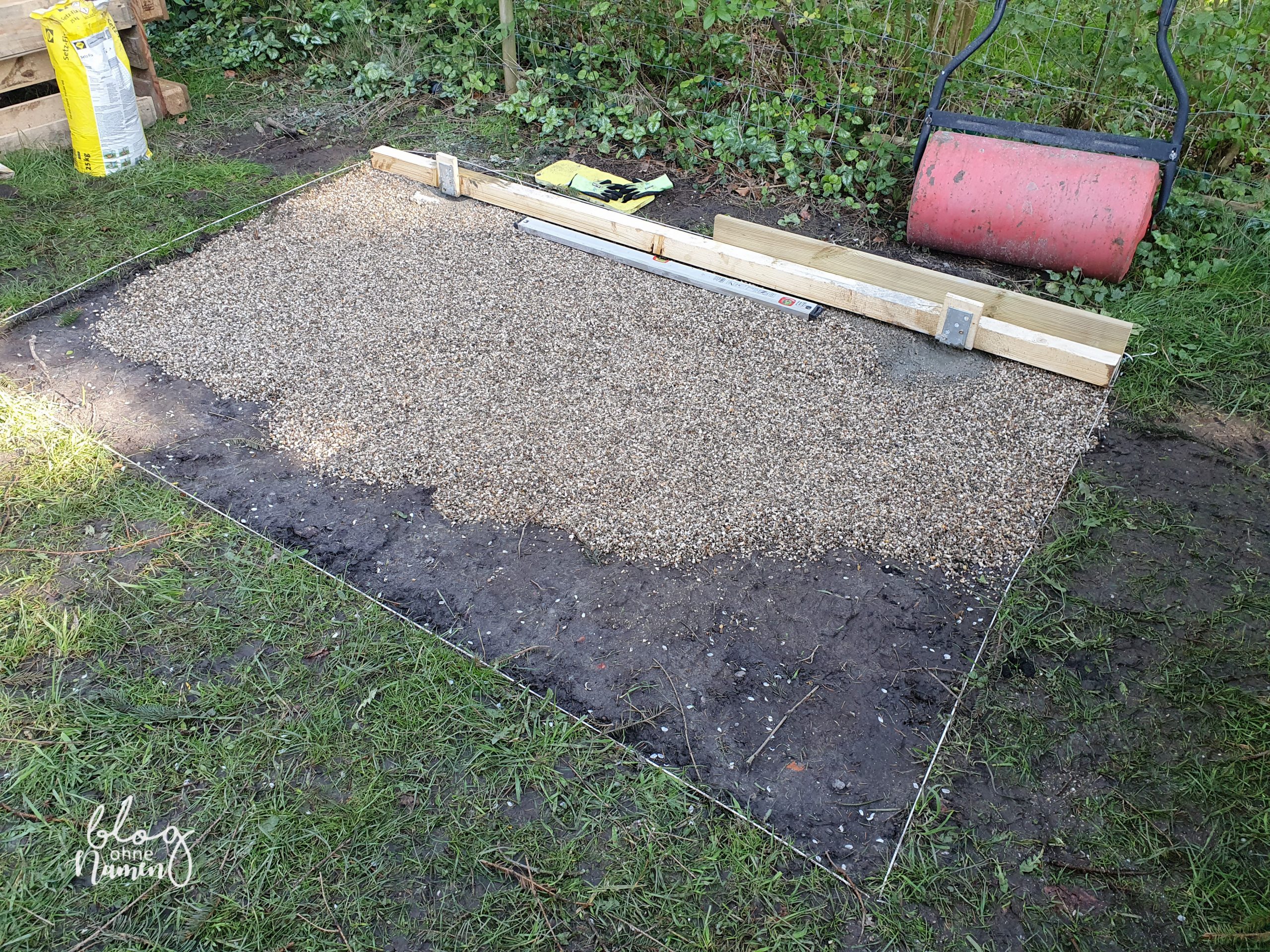 Gewächshaus aus alten Fenstern bauen - DIY Gartenidee (46 von 299)