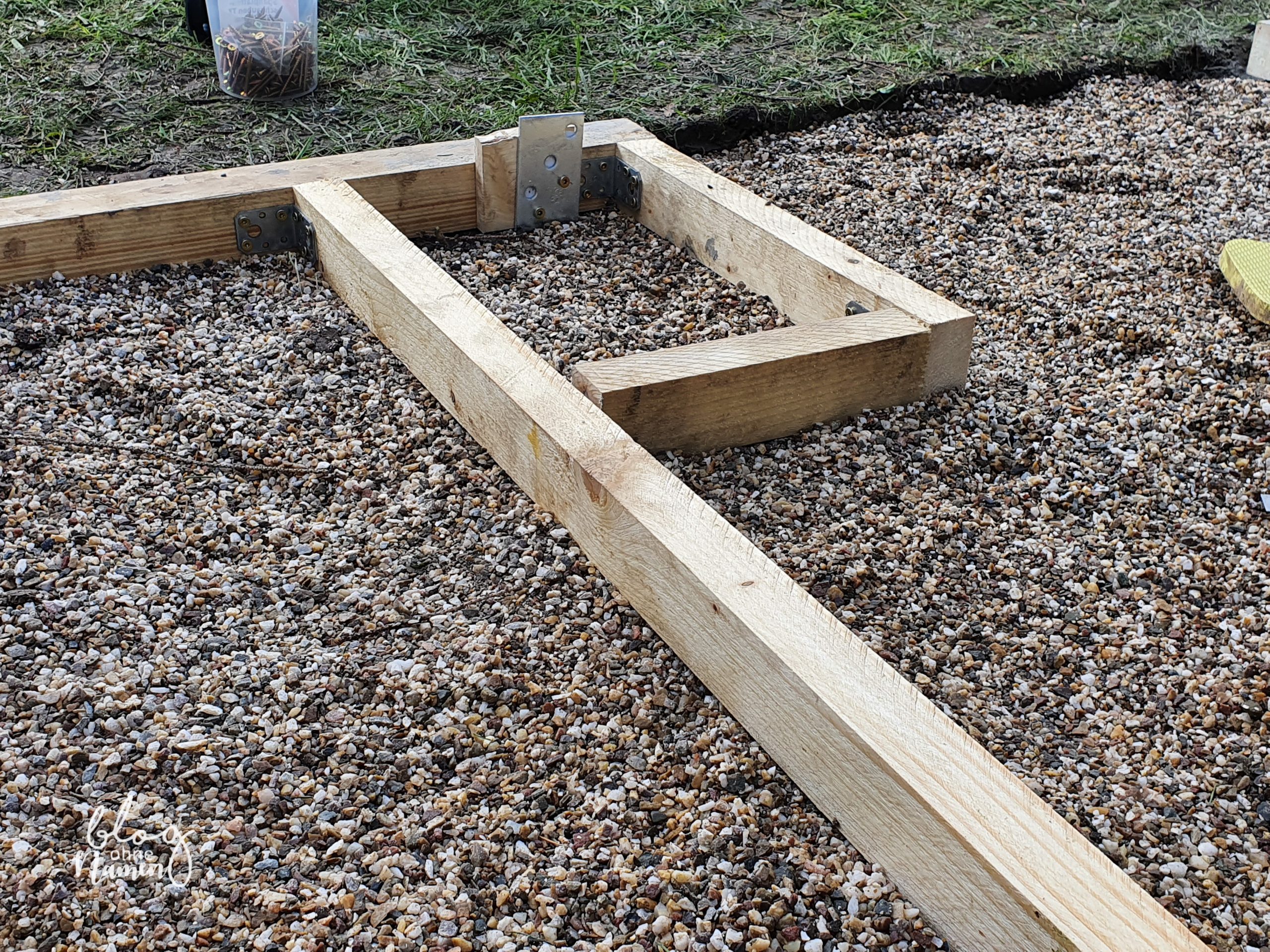 Gewächshaus aus alten Fenstern bauen - DIY Gartenidee (72 von 299)