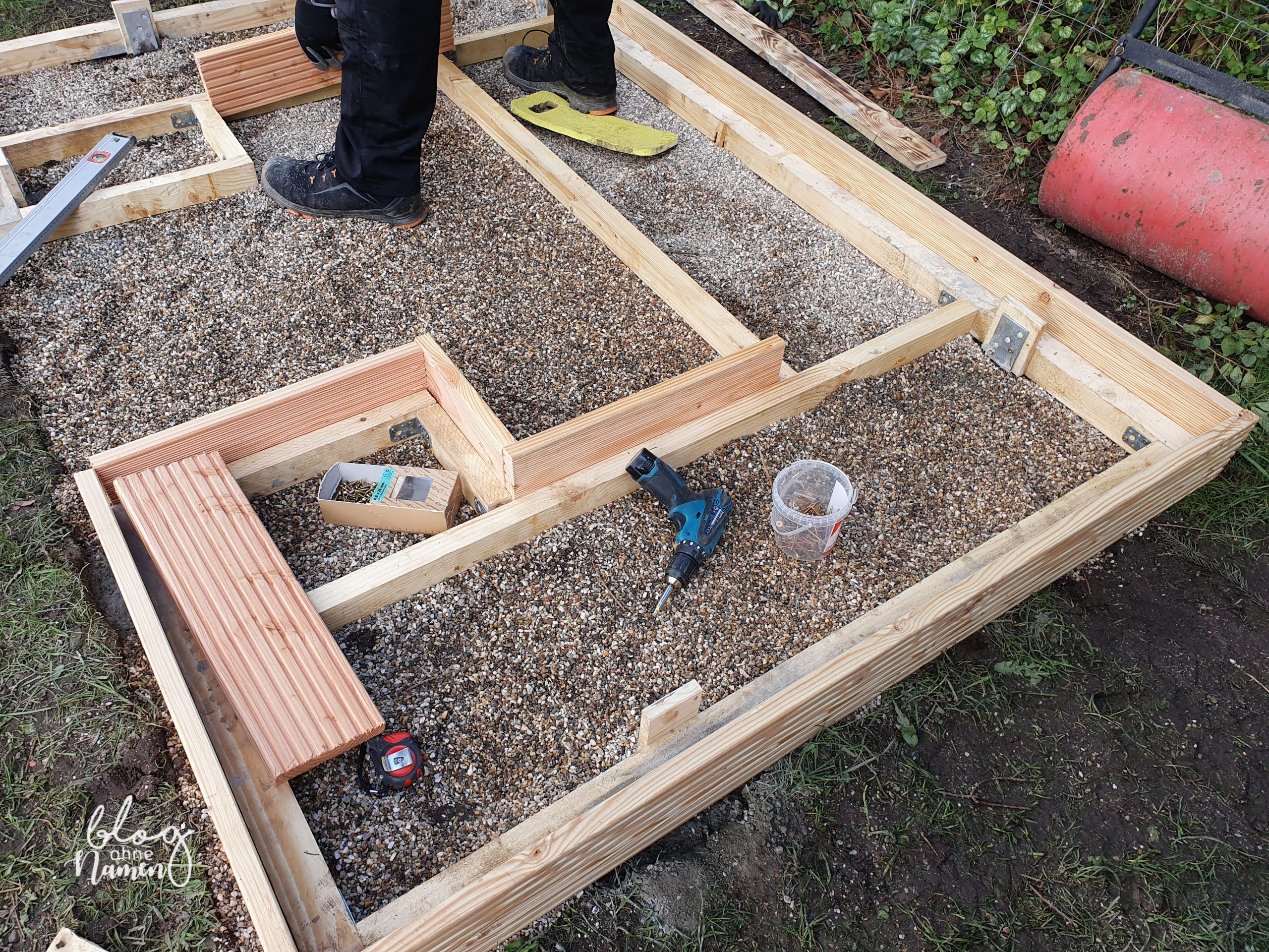 Gewächshaus aus alten Fenstern bauen - DIY Gartenidee (73 von 299)