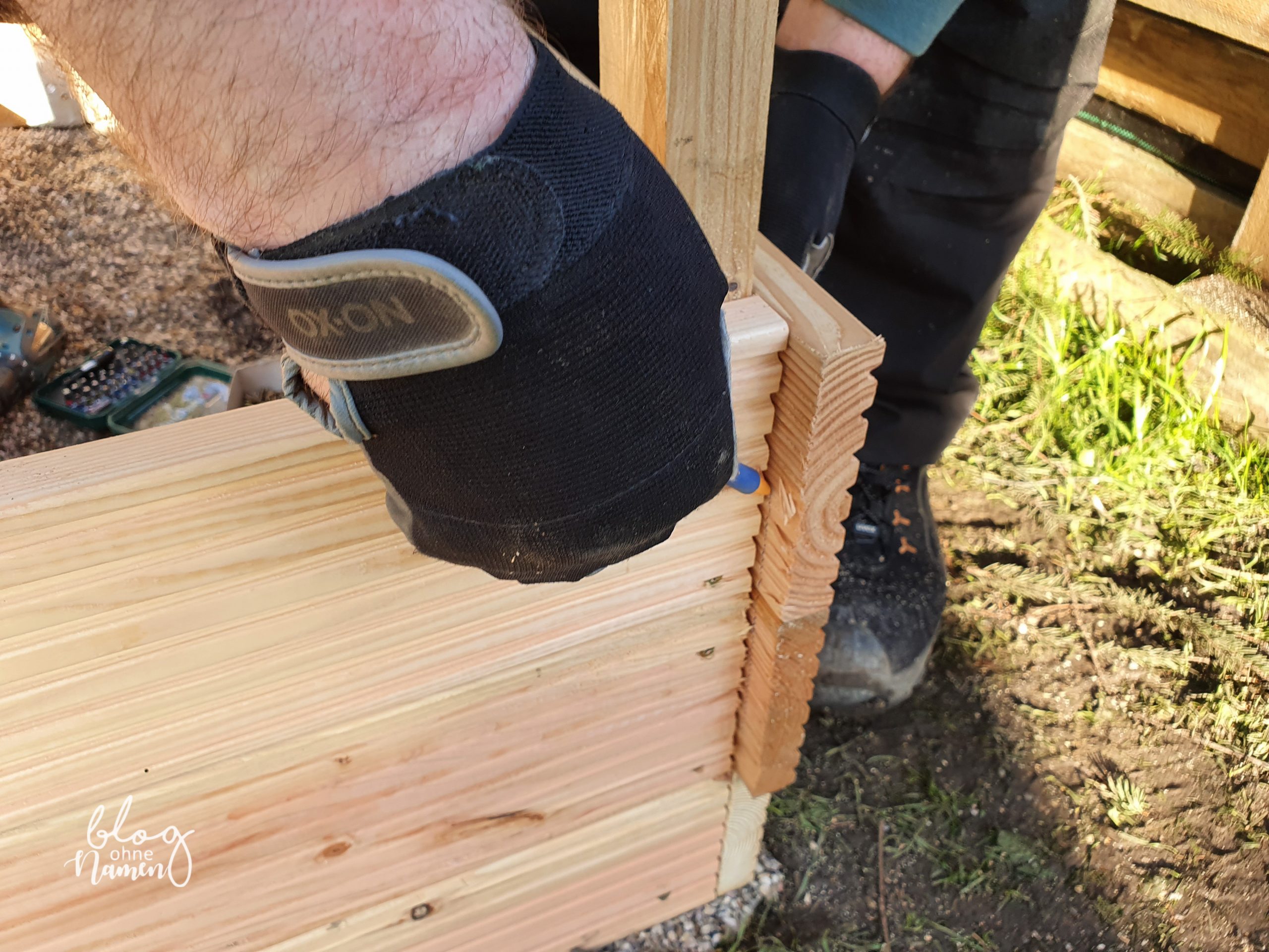 Gewächshaus aus alten Fenstern bauen - DIY Gartenidee (86 von 299)