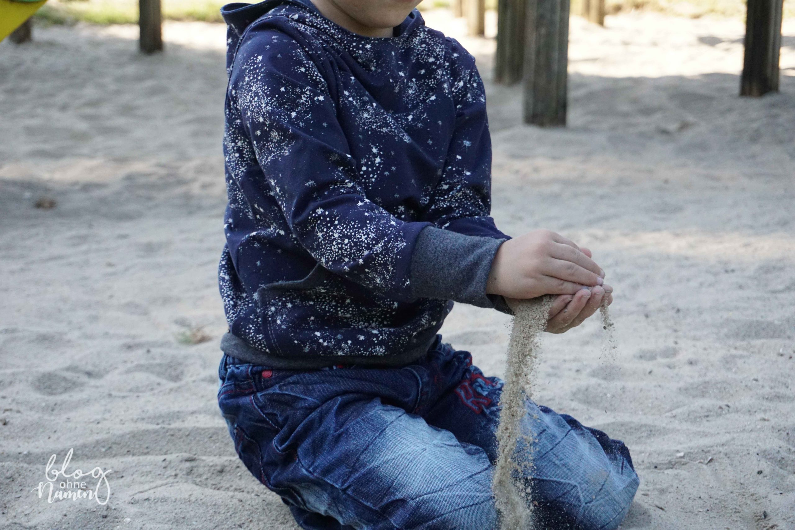 Kinderhoodie mit Astronautenkapuze und Kängurutasche – mein aktuelles Nähprojekt aus dem Klimperklein-Schnittmuster.