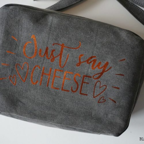 Kameratsche aus alter Jeans nach dem Schnittmuster Cambag Tessa genaeht Gesamtansicht Cambag