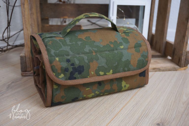Selbstgenähte Anglertasche aus Camouflage-Stoff mit Reißverschluss und Schrägband